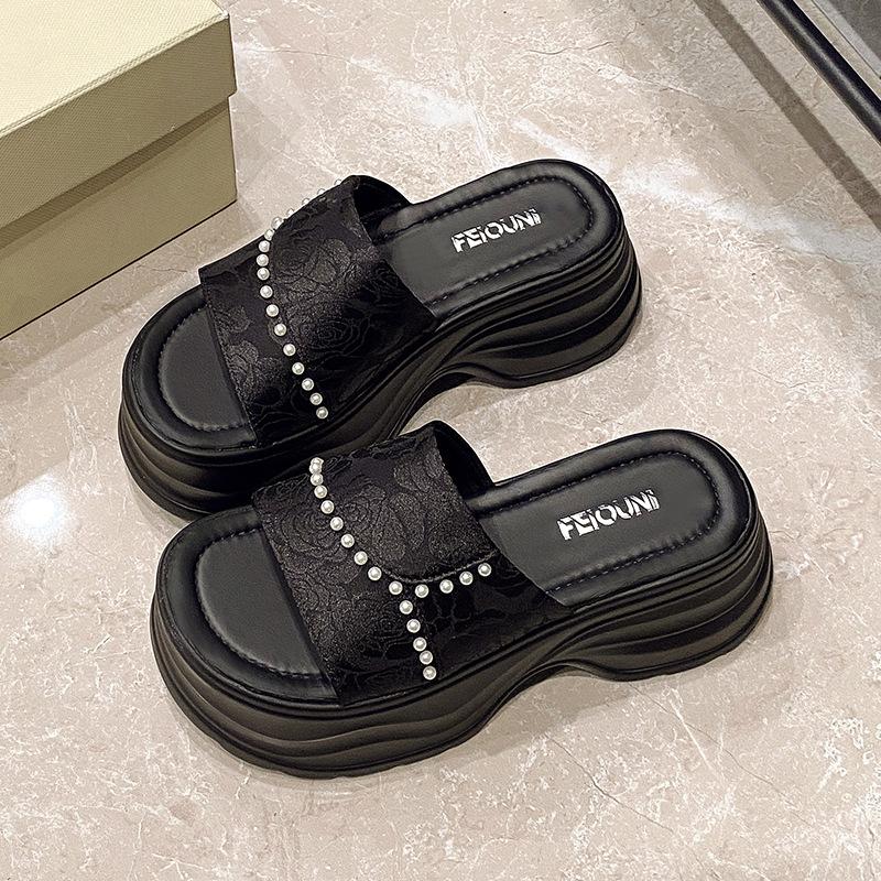 Spring and Summer New Chinese Thick-soled One-word Slippers New Outer Wear Slippers Women's Rhinestones Small Popular Retro Slippers