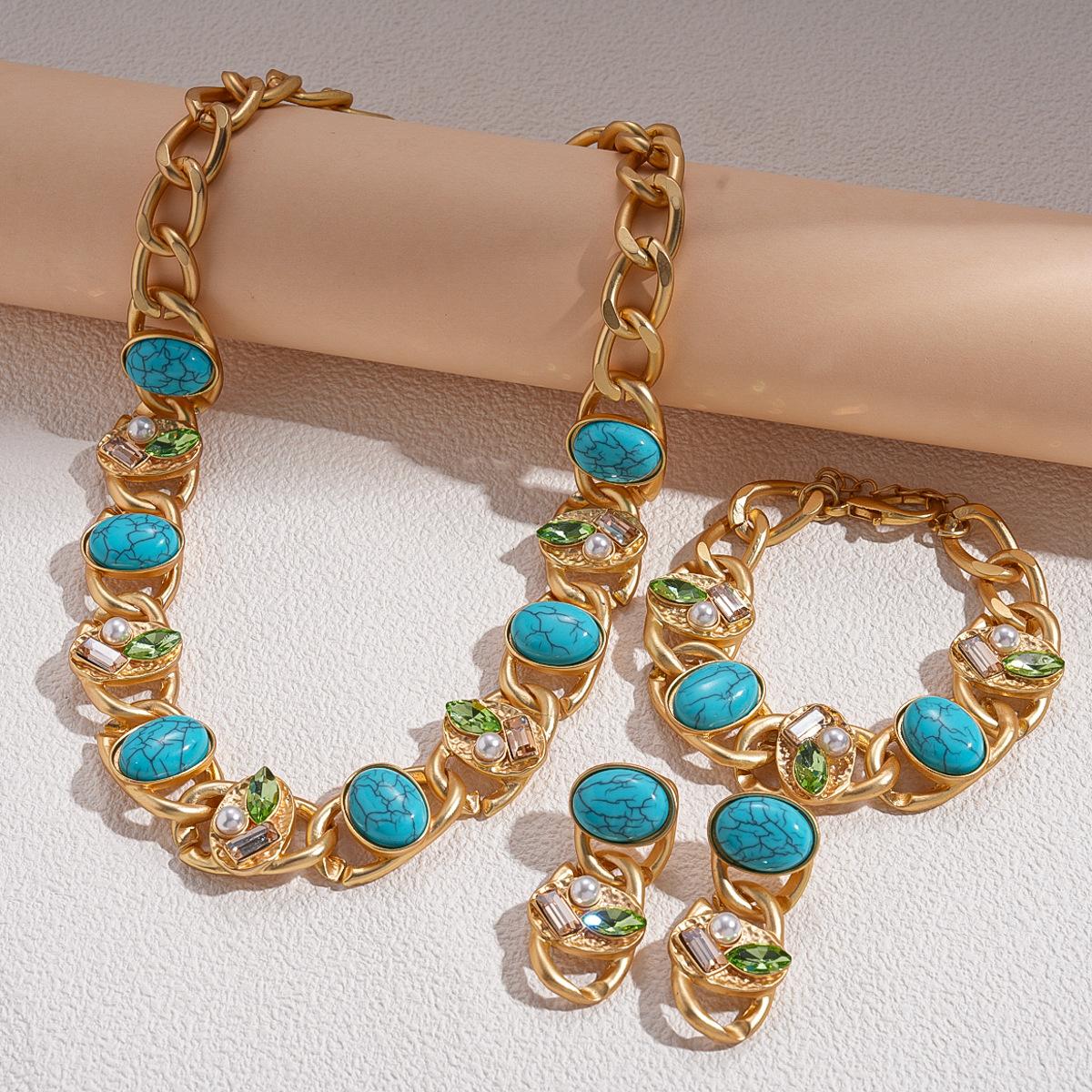 

Модные украшения для женщин синий