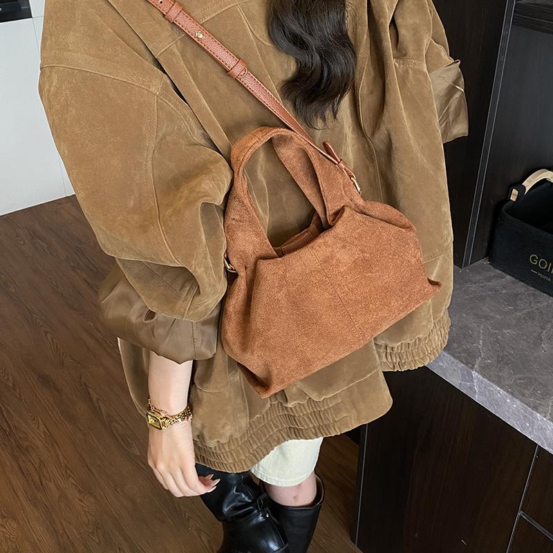 

Vintage Faux Suede Women Handbags Ruched Shoulder Crossbody Bags for Women Purses Luxury Designer Bag Clutch Pouch Ladies