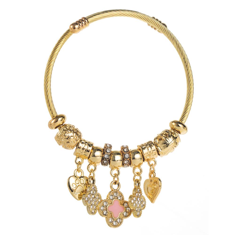 Nuovo Elegante Bracciale in Acciaio Inossidabile, Versatile nello Stile, con un Ciondolo a Forma di Cuore con Quadrifoglio.