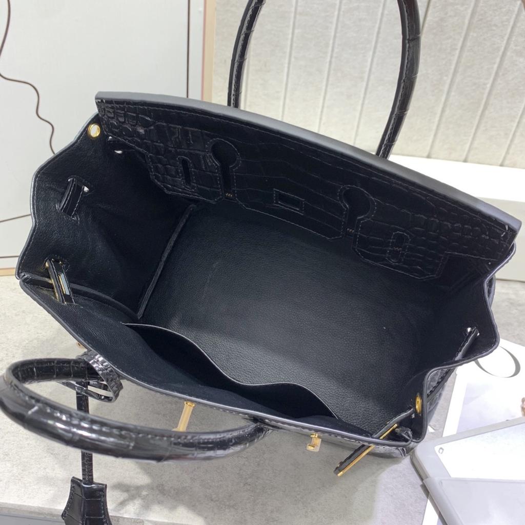 Borsa a tracolla da donna in pelle di vacchetta pressata effetto coccodrillo verniciata platino con tracolle per pendolari di grande capacità fonte