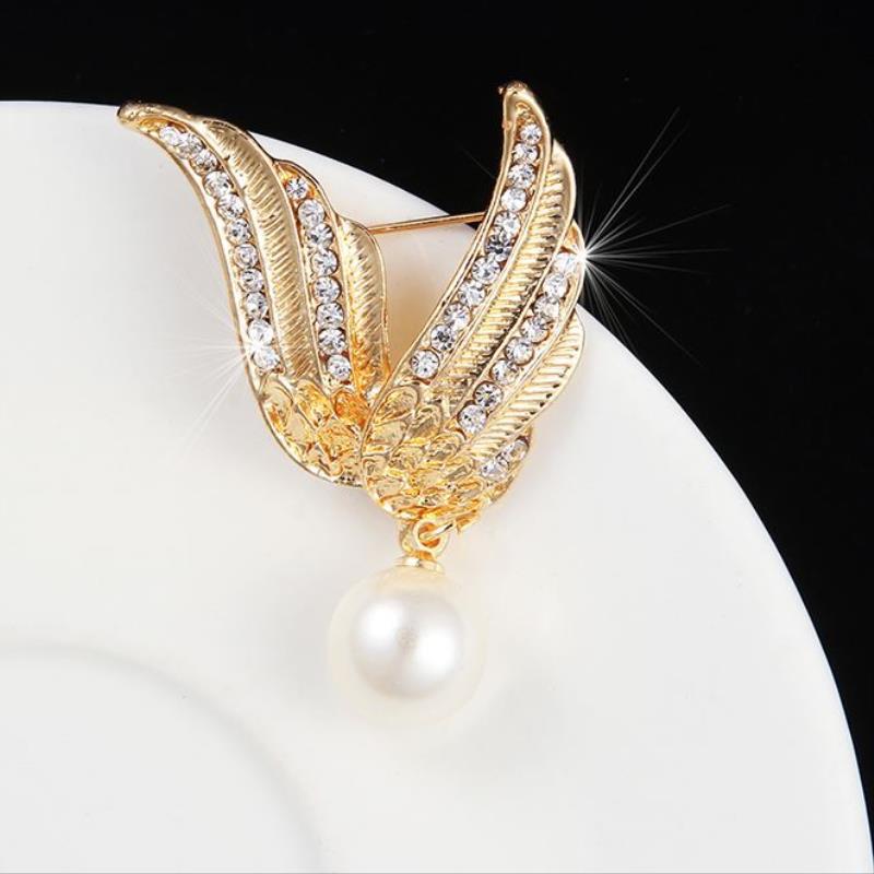 Gold-Plated Rhinestone Angel Wings Brooch - Fashionable Women s Lapel Pin B1014