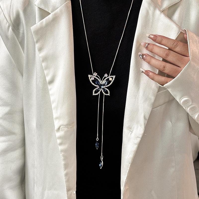 Luxury Non-Fading Korean Fashion Sweater Necklace: Autumn/Winter Women's Niche Design Pendant