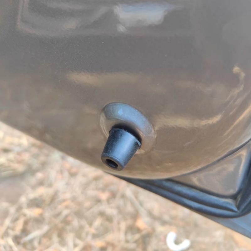 Kia Sportage Rear Windshield Trunk Rubber Plugs & Door Stoppers