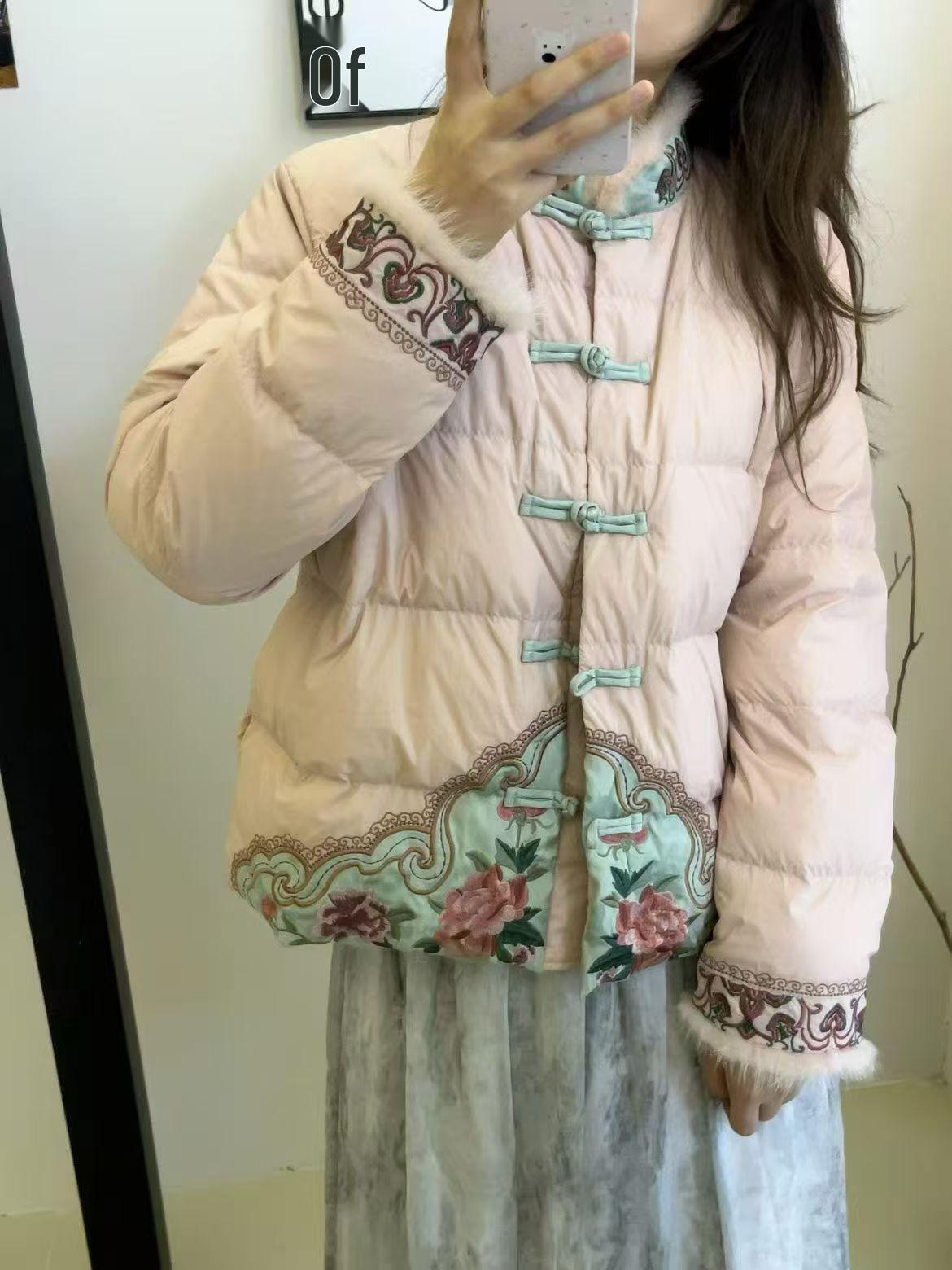 

Женский пуховик с вышивкой в китайском стиле 2025 года с отделкой из норки - этническое теплое пальто на осень/зиму L розовый