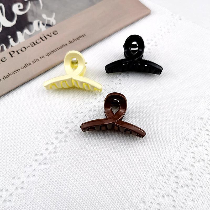 

Fashionable Green Mini Claw Hair Clip for Girls матовий чорний колір