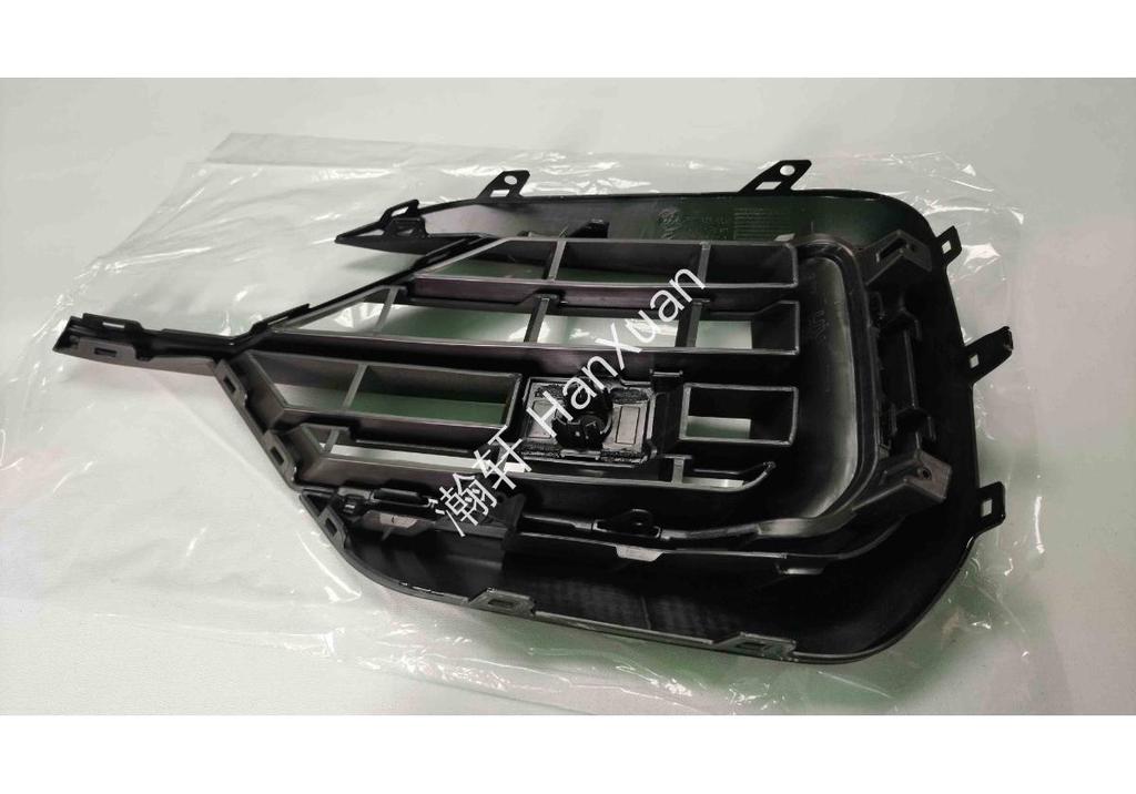 760854662H041-HX fits the lower grille of the 2019 Touareg R.