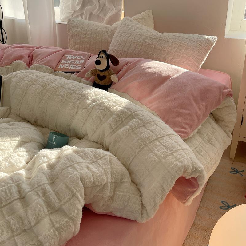 Rabbit Fleece Four-Piece Set, Thickened Milk Fleece Bed Sheet, Coral Fleece Quilt Cover, Three-Piece Flannel Bed Hat On The Bed