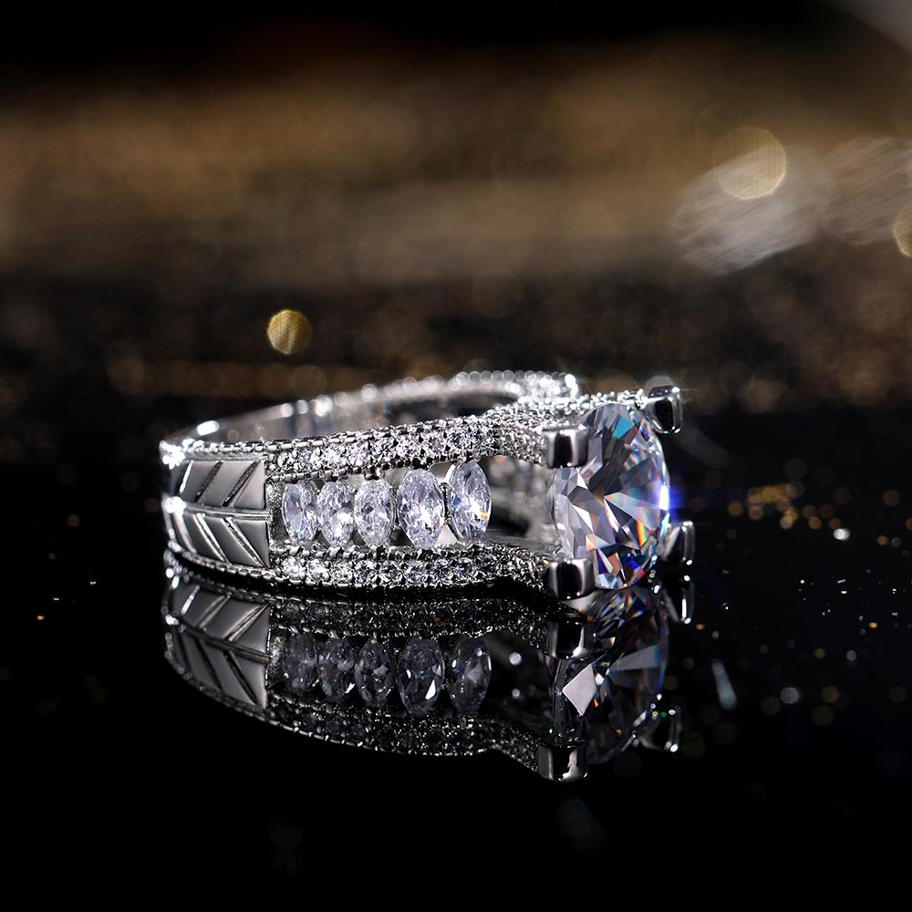 Huitan Gorgeous Big Cubic Zircon Rings for Women Wedding Anniversary Gift Noble Female Party Ring Brilliant Fashion Jewelry