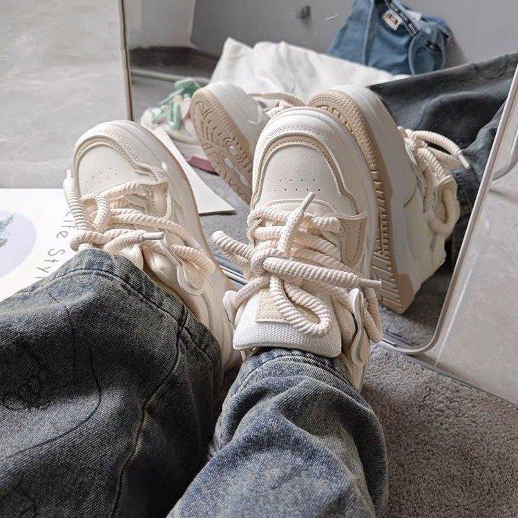 Mesh kleine weiße Schuhe Damen 2025 neu Frühling Nischendesign Hongkong-Stil Board-Schuhe Mittelschüler atmungsaktive Freizeitschuhe