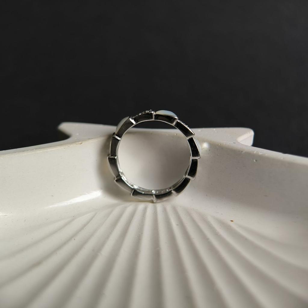 Серебряное кольцо с натуральным перламутром, вес изделия 2,94 гр (2186168)