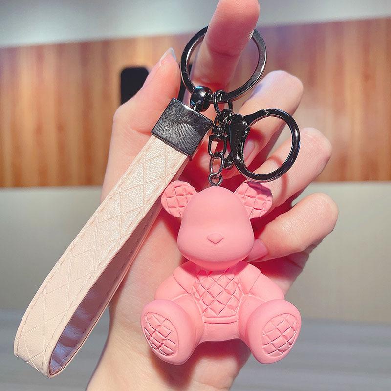 Neuer Süßer Schlüsselanhänger Anhänger Krawattenbär Anhänger für Damen Herren Tasche Autoschlüsselanhänger Flüssiger Bär Feine Schmuck Accessoires Paar Kinder Mädchen Geschenk