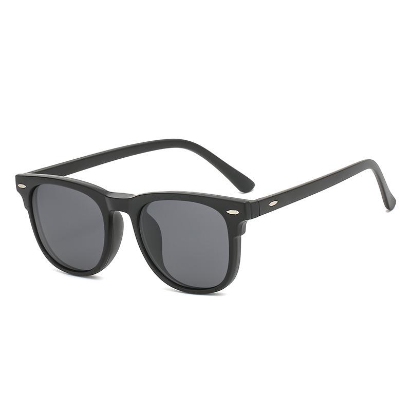 2346 Retro Magnetic Clip-on Polarized Sunglasses Set for Men & Women - In Stock
