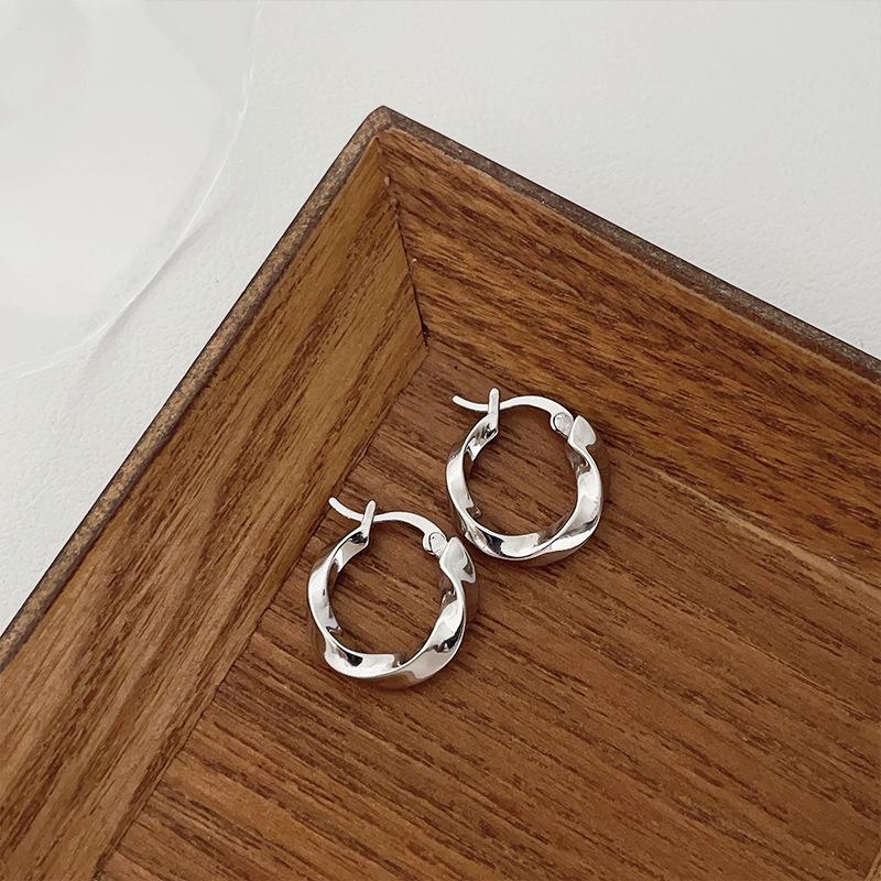 Xintaixi Sterling Silver Twisted Hoop Earrings - Elegant, Versatile, and Exquisite for Women