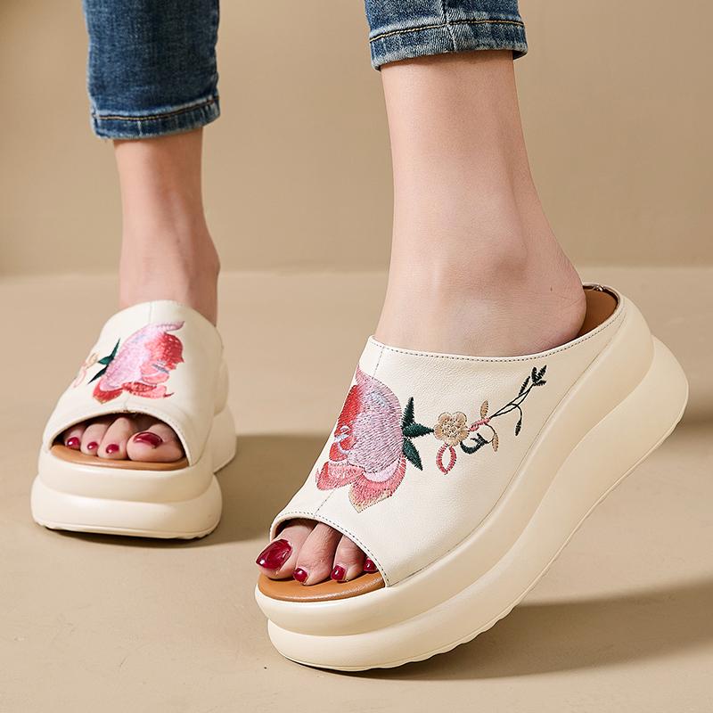 Mode GKTINOO Cuir Véritable Chaussures d'Été Femmes Pantoufles Compensées Extérieur Diapositives Loisirs 2025 Nouvelles Pantoufles Concises Faites Main pour Dames