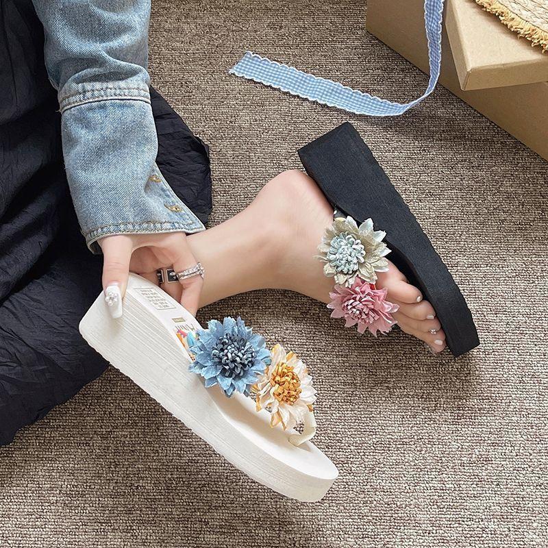 Beach women's cool slippers women's summer outer wear 2025 summer new fashionable thick-bottomed non-slip flip-flops flower slippers