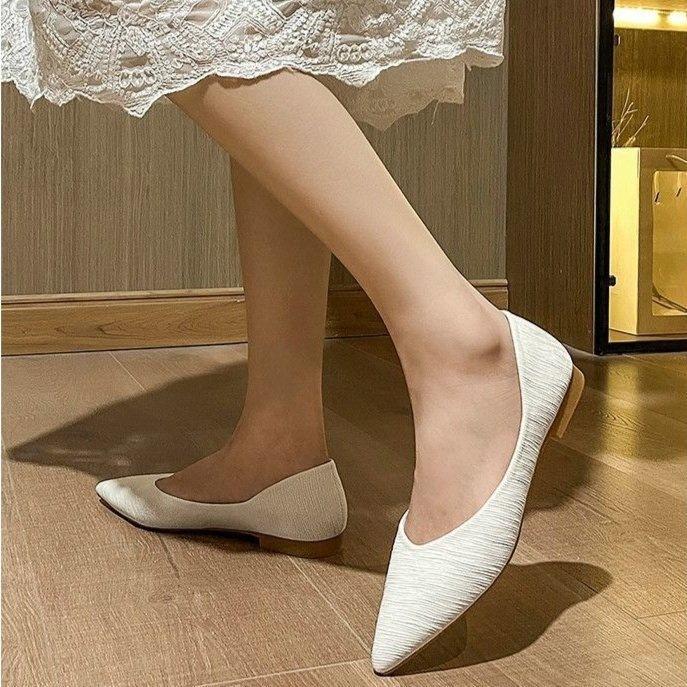 Versatile Doudou shoes single shoes women's 2025 autumn new pointed head shallow mouth flat bottom Korean version black work women's shoes