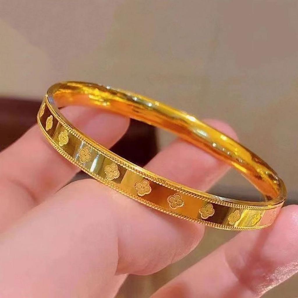 Glücksbringer vierblättriges Kleeblatt Armband Klassische Mode Vielseitiges Temperament Armband Geschenkquelle