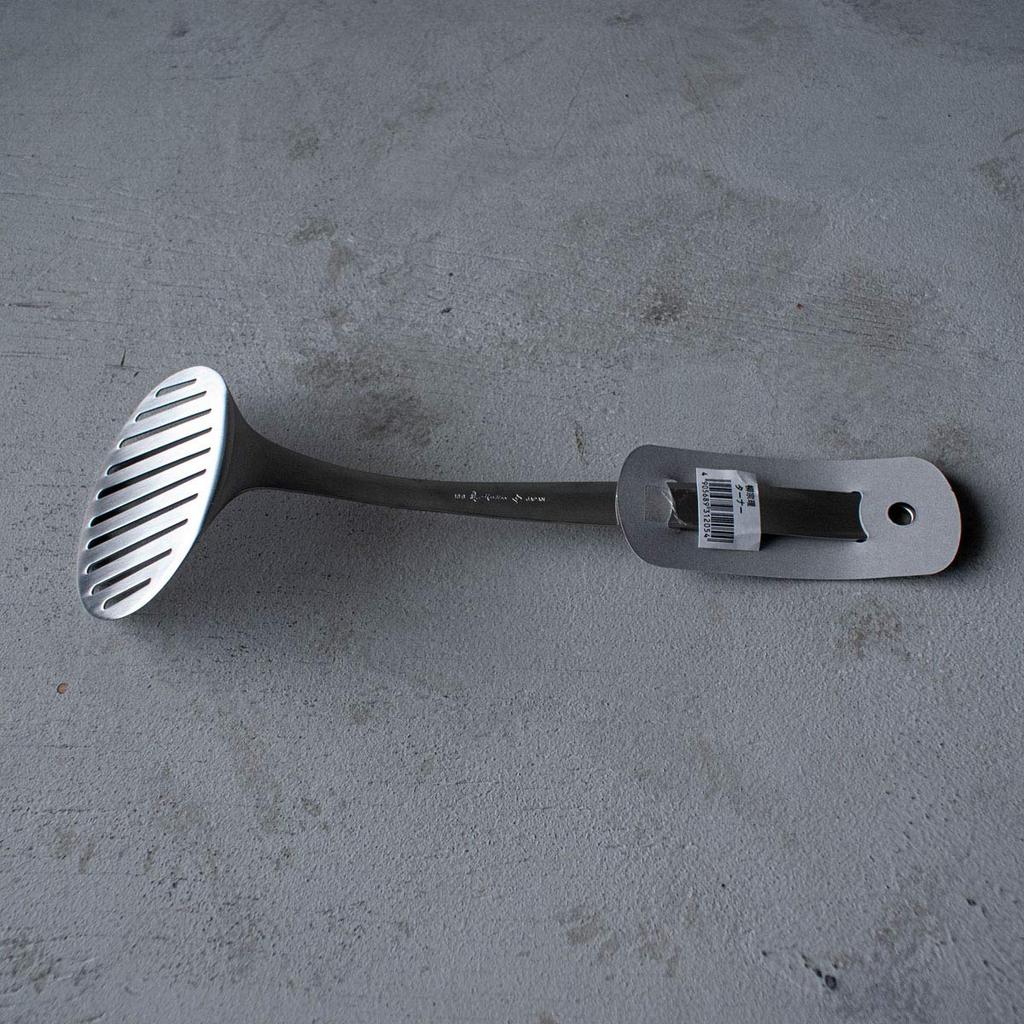 Sori Yanagi Einfache und Küchenwerkzeuge, entworfen mit einem Wender aus Edelstahl und spülmaschinenfester matter Oberfläche - einfach zu bedienender Spatel aus Tsubame-Sanjo, sicher,