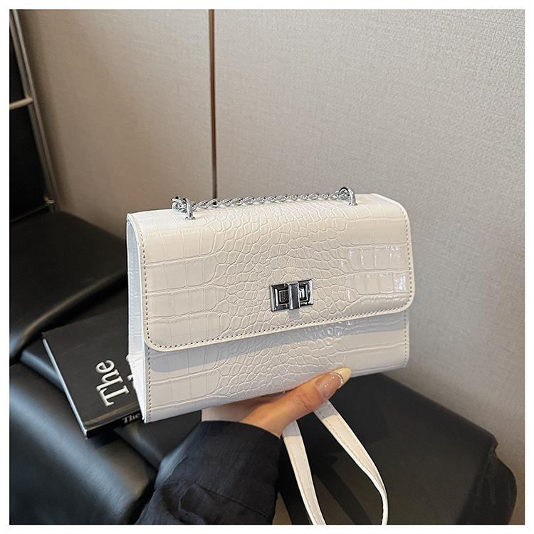 

new crocodile pattern fashionable square chain shoulder bag crossbody bag niche small bag lock women s bag чорний