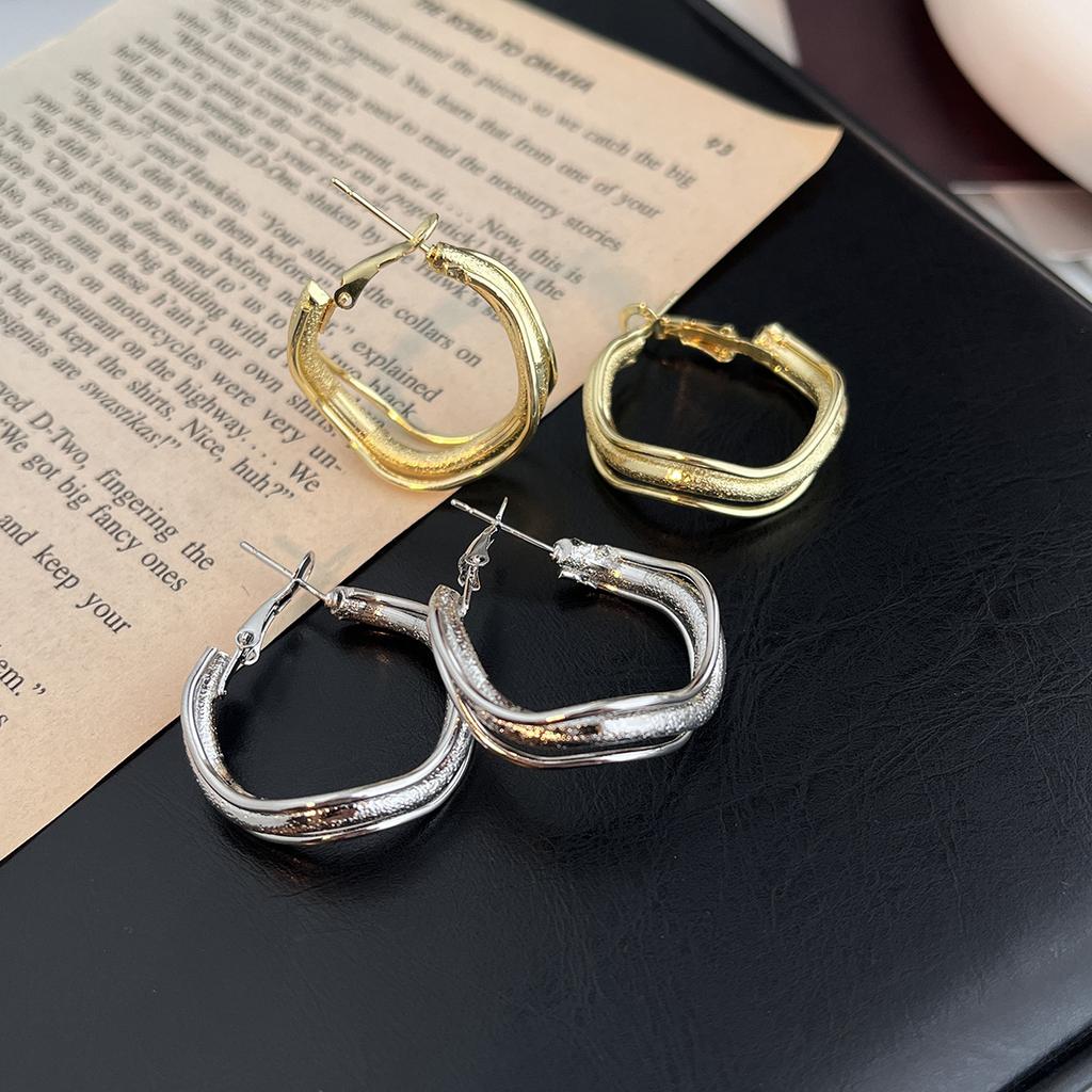 Old Money Wind Geometric Irregular Stud Earrings Hollow Lines Fashion High Sense Ring Earrings