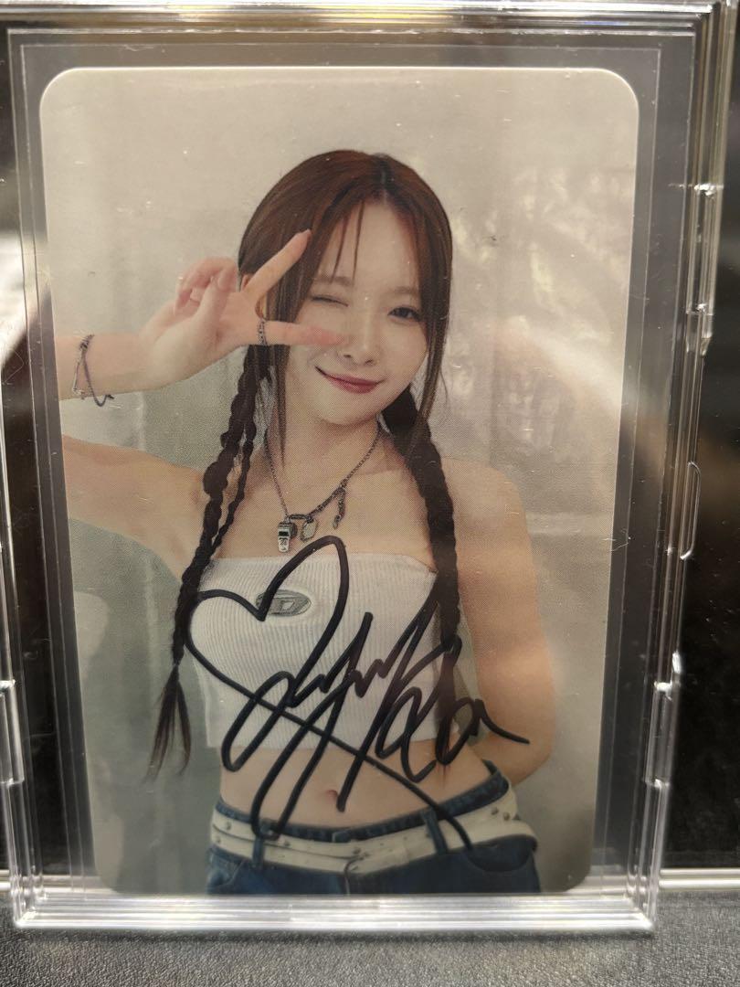 

[USED] NiziU Mayuka autographed awake 2nd day