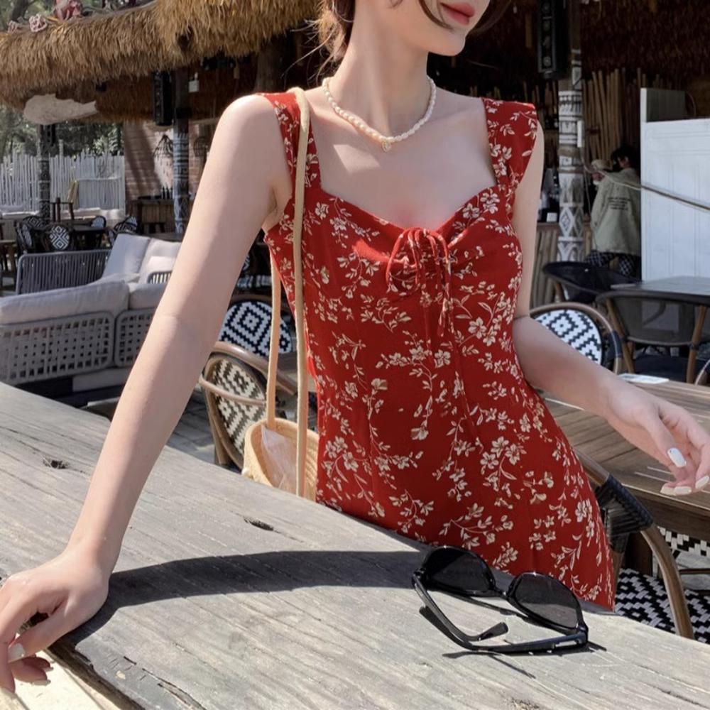 Women's floral dress, women's summer sweet lady's style, versatile temperament, white and thin, long skirt with suspenders