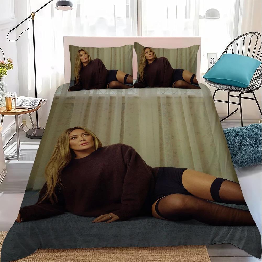 Mode H-Hilary Duff Chanter Housse de couette taie d'oreiller Linge de lit Garçon Fille Décoration de chambre à coucher Cadeau pour enfants Simple Double Grande Taille Fermeture éclair 100x135cm (2pcs)