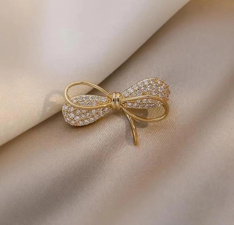 Mini Cute Opal Clover Flower Brooches for Women CZ Crystal Rhinestone Flower Lapel Pin Clothing Kawaii Korean Jewelry