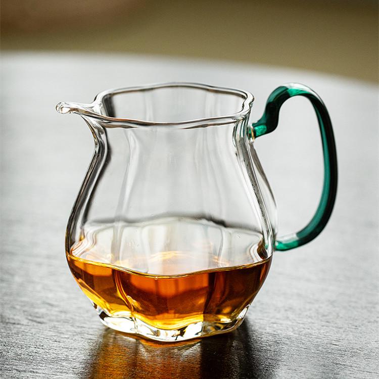 

High Borosilicate Transparent Glass Gong Dao Bei with Green Handle, Tea Divider in Flower Shape 250ml