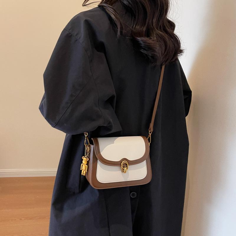 2026 new retro-feeling niche Mori underarm small square bag women's bag versatile winter shoulder messenger bag