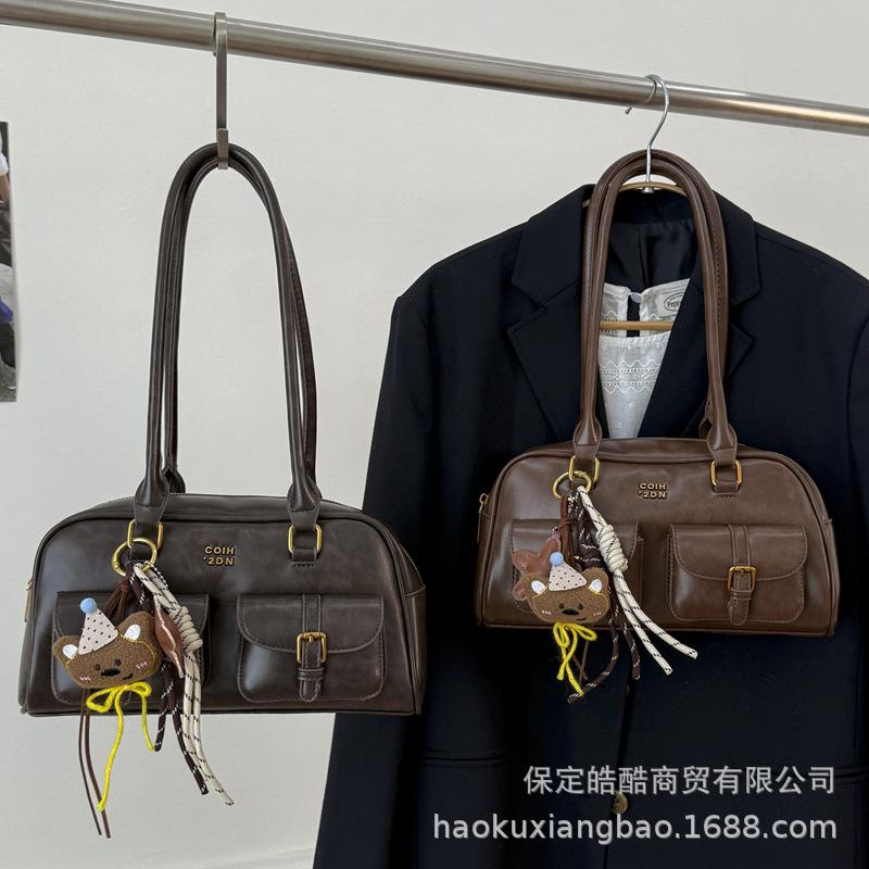 This year's popular Boston bag women's large-capacity 2025 new autumn and winter retro shoulder underarm commuter pillow bag