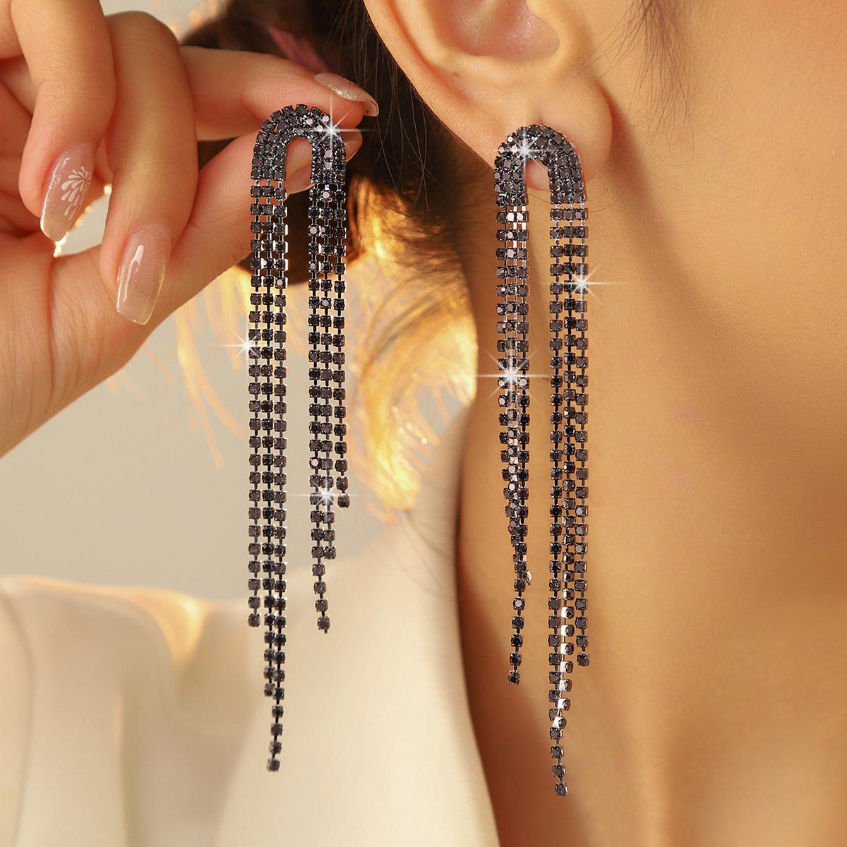 

Long Simple Versatile Rhinestone Fringed Earrings чорний
