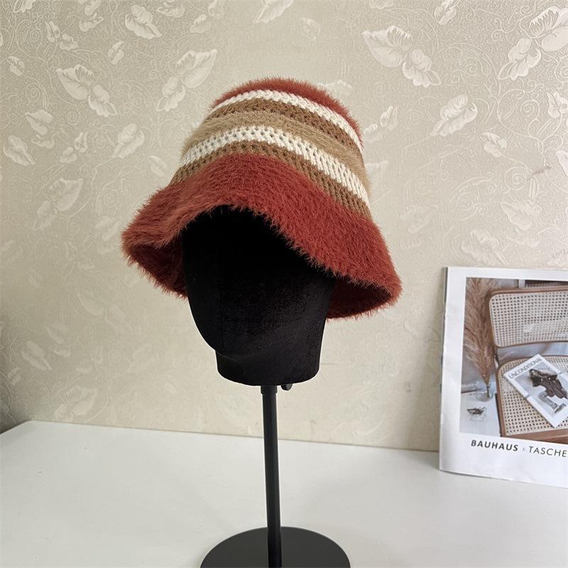 

Hat new knitted bucket hat women s new autumn and winter warm retro contrasting stripes niche wool hat basin M（56-58cm） чорний