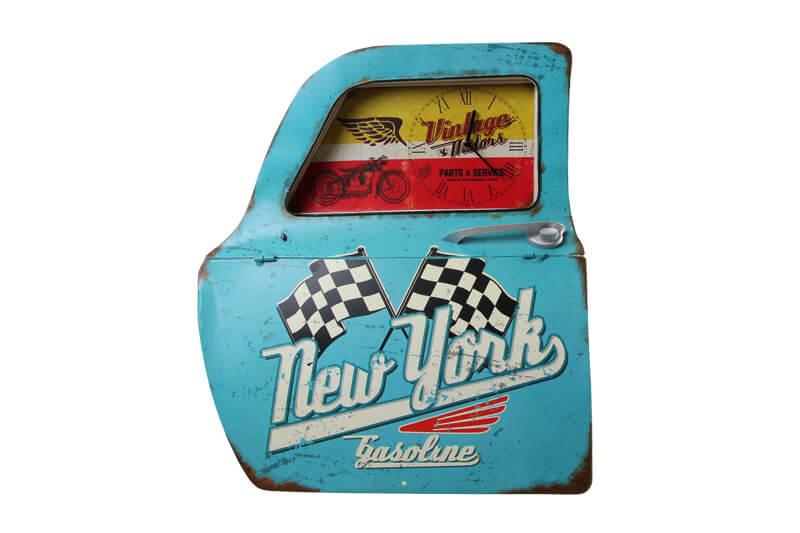 

Декоративная настенная полка с синими дверными часами в стиле Нью-Йорка