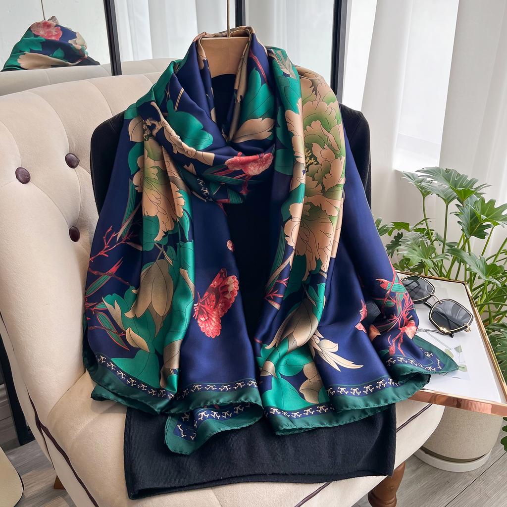 Luxury Style Sunscreen Shawls Popular 2024 New Beach Bandanna The Four Seasons Design Scarves Women 180X90CM Square Silk Scarf