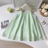 Süßes Sommer-Mädchenkleid mit frischem Wald-Button-Rüschen-Träger