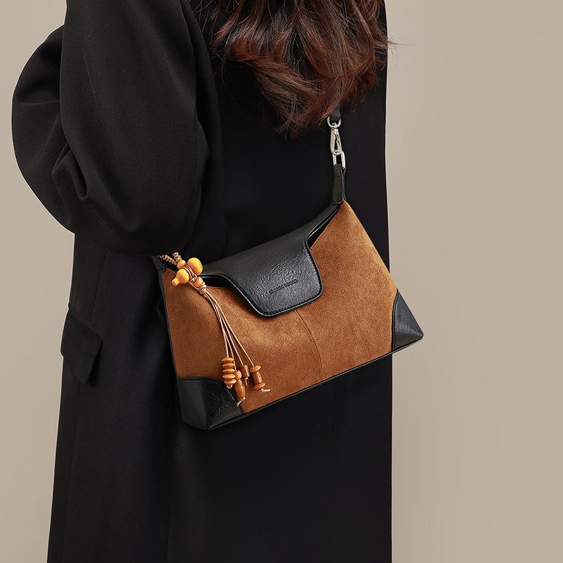 

Bag women s new women s bag autumn and winter shoulder messenger bag light luxury niche high-end contrasting color underarm bag коричневый