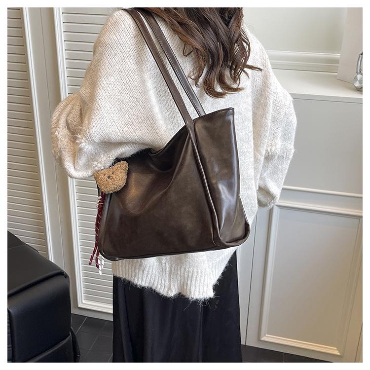 Korean Style Minimalist Women’s Shoulder Bag - Autumn/Winter 2025 Retro Design