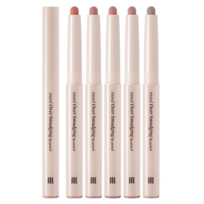 Połącz nastrój nad rozmazującym konturówką do ust