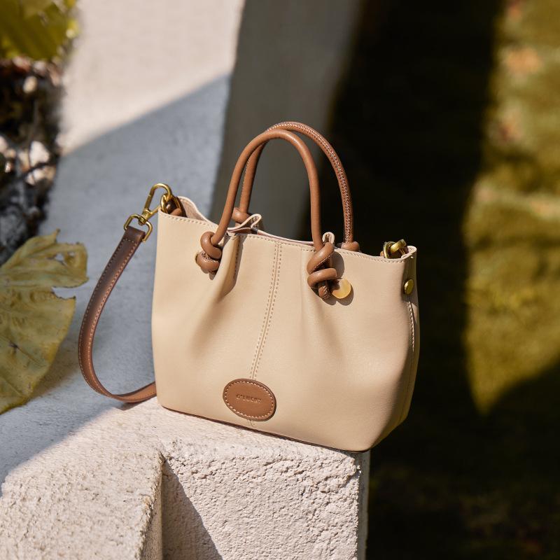 

2025 Autumn Winter New Fashion Genuine Leather Large Capacity Single Shoulder Tote Bag for Women Office Commute Stylish Handbag Crossbody Bag Upper Width23CM*Lower Wid