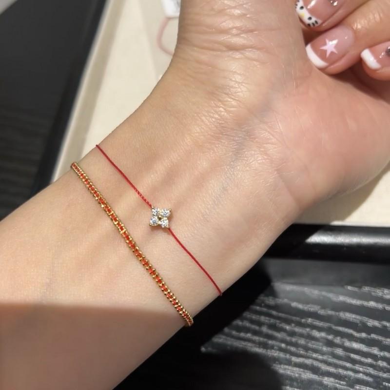 Handgewebtes rotes Schnurarmband mit vergoldetem vierblättrigem Klee-Anhänger für Damen, Paare, Luxuriöser minimalistischer Stil