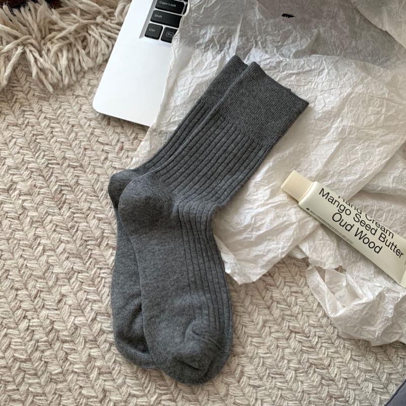 Produits d'automne pour femmes Nouveaux Toutes sortes de chaussettes tube décontractées de couleur unie fumée