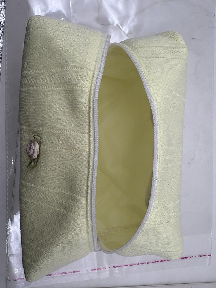 1 Piece Ins Fashion Makeup Case Elegant Simplicity Sweet Floral Lipstick Bag Portable Large Capacity Earphone Cable Storage Bag