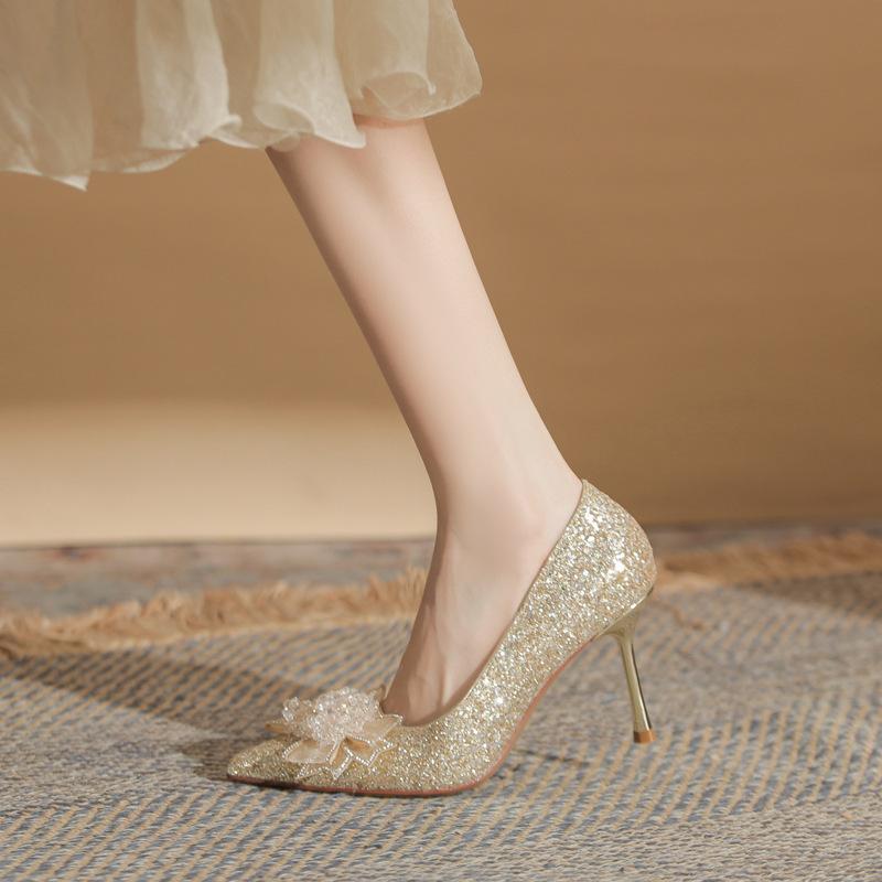 

Женская обувь свадебные туфли на высоком каблуке не утомляющие ноги шелковые туфли с пайетками и цветами туфли-стилеты женская обувь универсальные остроносые туфли 40 золотой