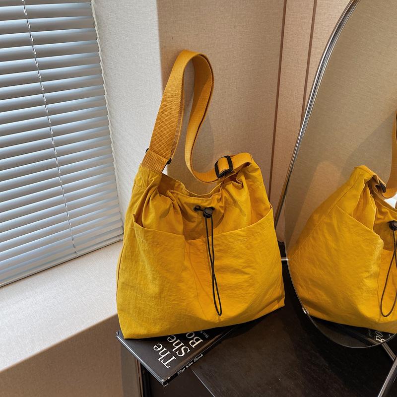 Large-capacity Bag Women's New Summer Casual Lightweight Shoulder Bag Commuter Bucket Bag