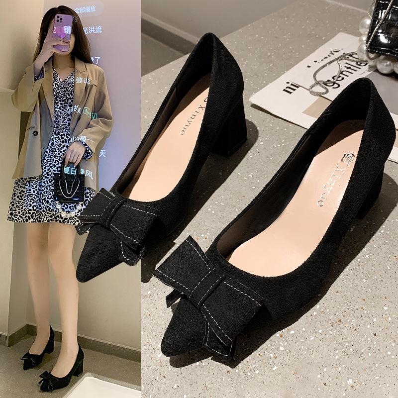 

Замшевые туфли на высоком каблуке женские весна и осень 2025 новые французские модные универсальные легкие черные рабочие туфли на толстом каблуке одинарные туфли 34