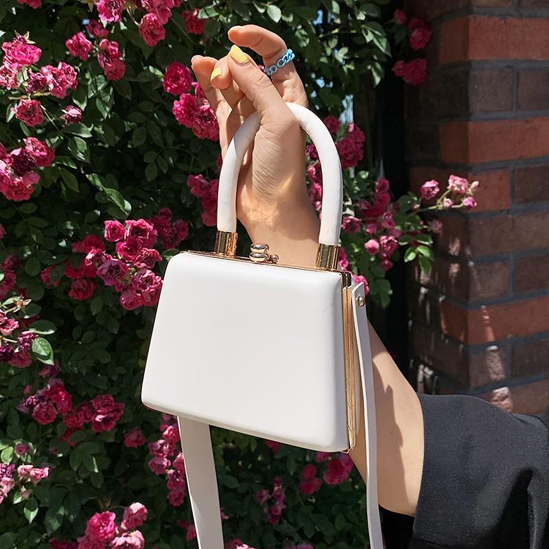 

Contrasting colors, literary and national style, portable clip bag, women s bag 2025 new creative summer single shoulder popular fashion crossbody белый