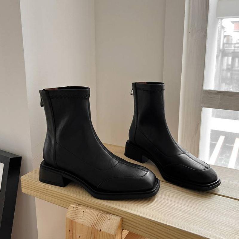 

New women s leather boots rear zipper solid color large size women s boots leather low boots cowhide autumn and winter middle heel Martin boots 40 чёрный