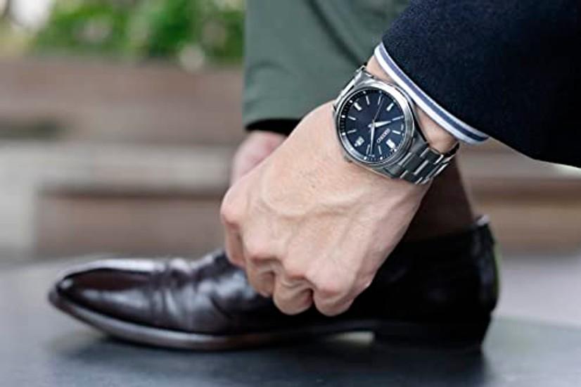 SEIKO SELECTION SBTM323 Męski zegarek wyprodukowany w Japonii zasilany energią słoneczną z radiową korektą daty i kalendarza, czarna tarcza, wodoodporność 10 ATM, stal nierdzewna.